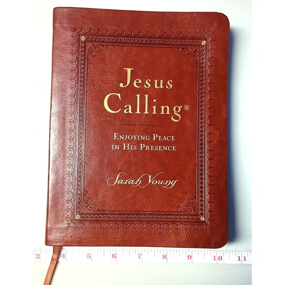 Jesus Calling Large Print Brown LeatherSoft 365 Daily Devotional Sarah Young NEW - Picture 4 of 9